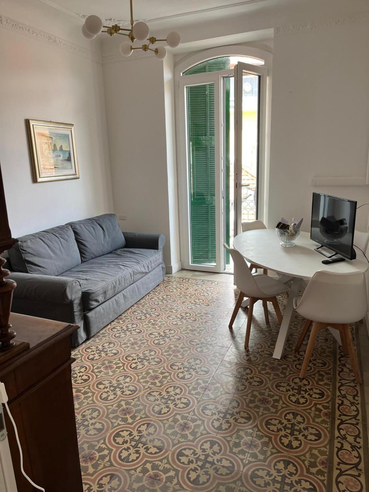 Casa Zeffiro 7 * San Remo